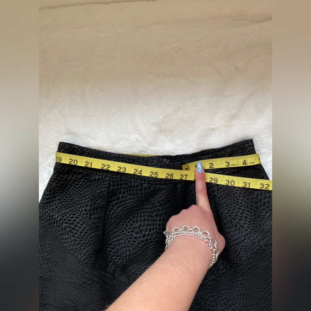 Women’s vintage black leather high waisted snake print skirt - Picture 12 of 13
